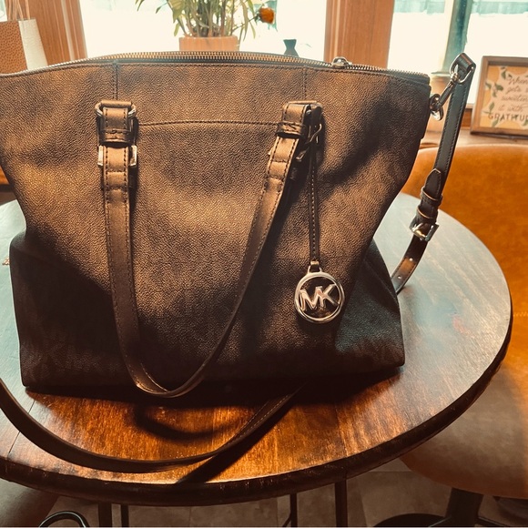 Large MK handbag- good condition - Picture 2 of 6